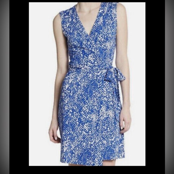 Diane Von Furstenburg Yahzi short wrap
Dress snake print‎ blue and white sz 10 - Picture 1 of 8